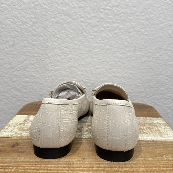 Vionic Newport Cream Leather Loafer Size 7 - Picture 5 of 8